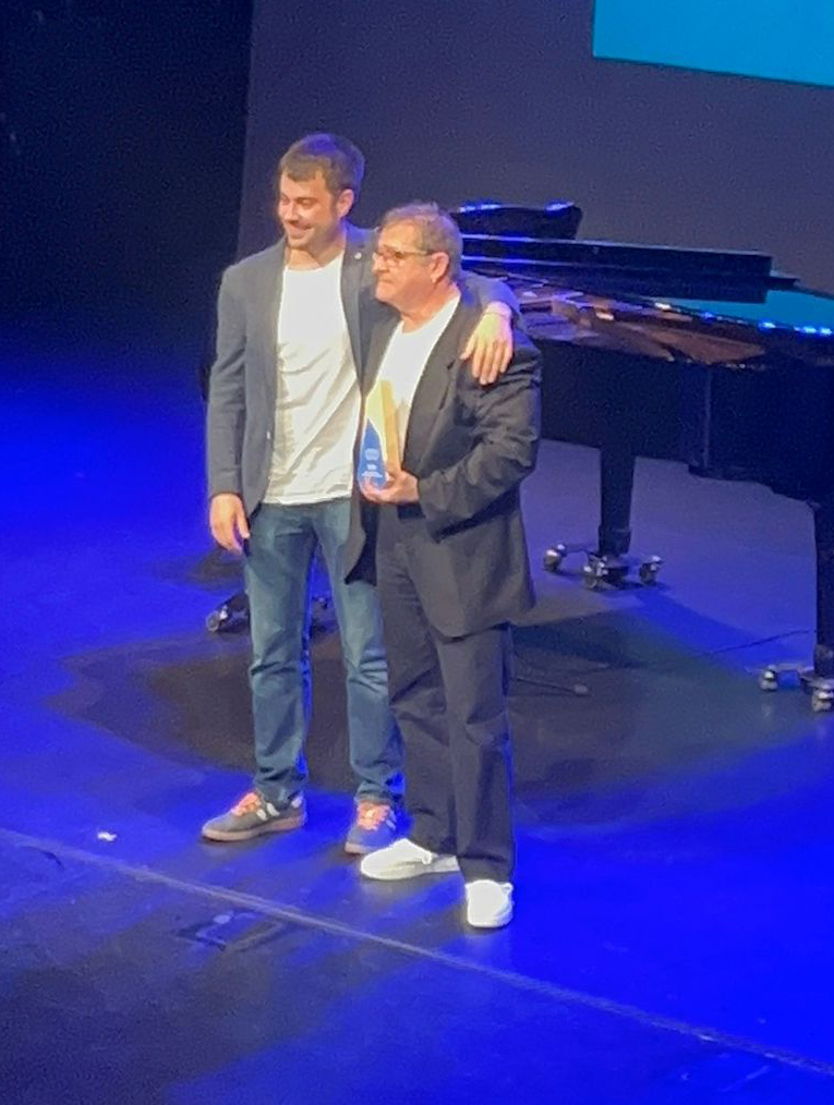 El Maestro Juan Cruz Izura galardonado como el mejor técnico masculino. Zizur Mayor 05-06-25